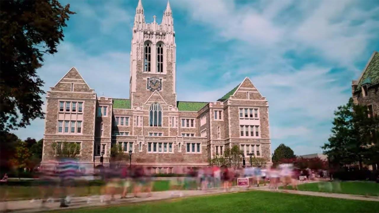 Students rushing in front of Gasson